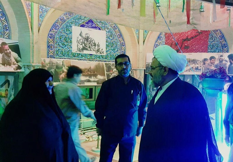 نمایشگاه عکس دفاع مقدس مسجد «حجت بن الحسن(عج)» افتتاح شد+عکس