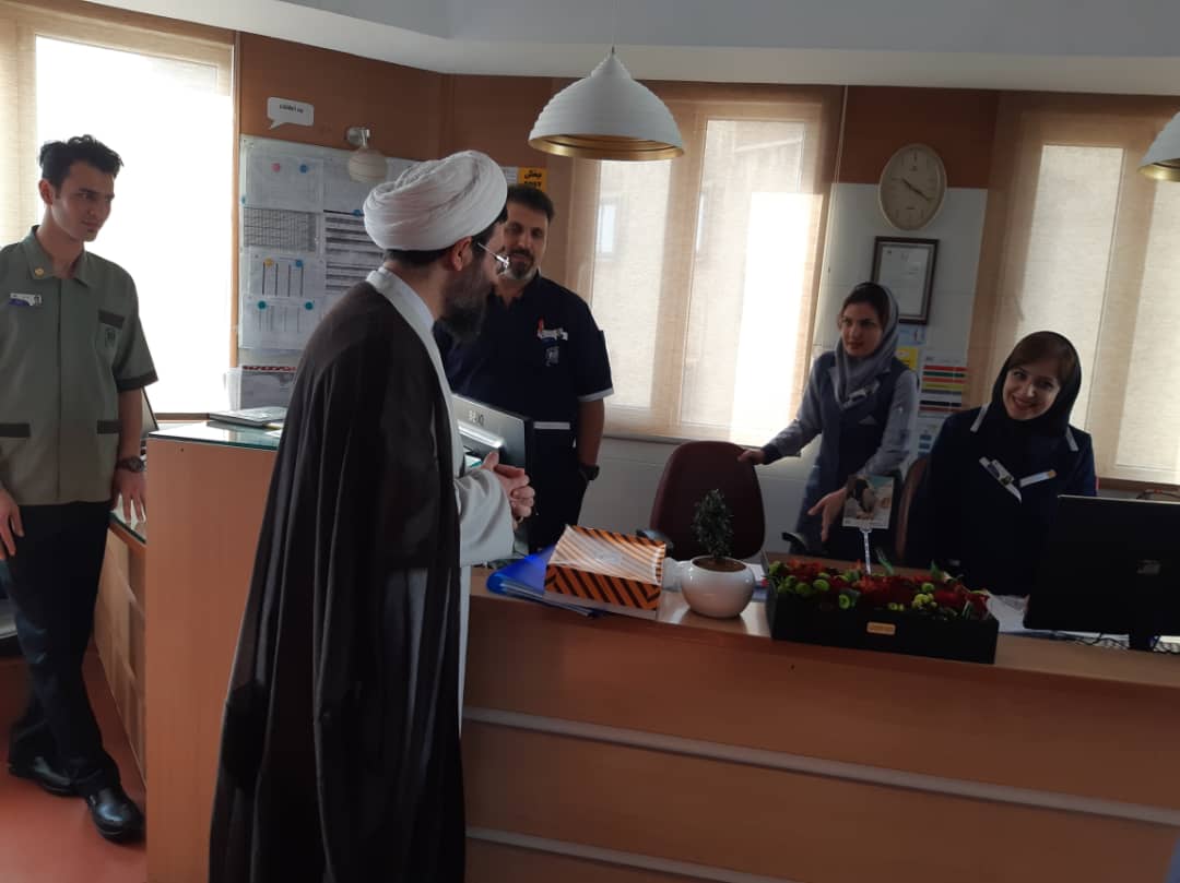 حضور مدیر ناحیه شهید مطهری در بیمارستان آتیه و تبریک روز پرستار