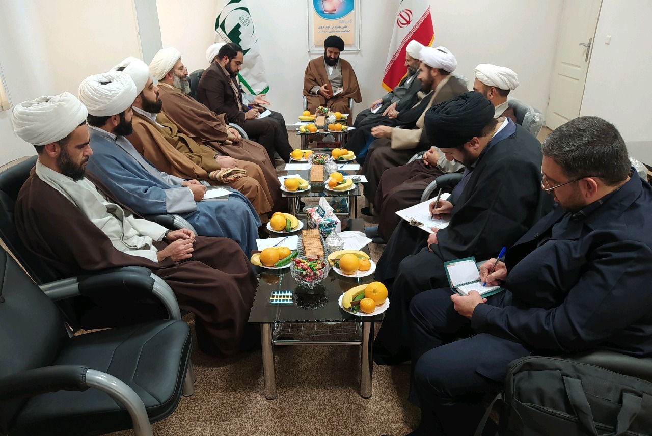 نشست رییس مرکز رسیدگی به امور مساجد با اعضاء شورای نواحی ناحیه شهید مدنی(ره)