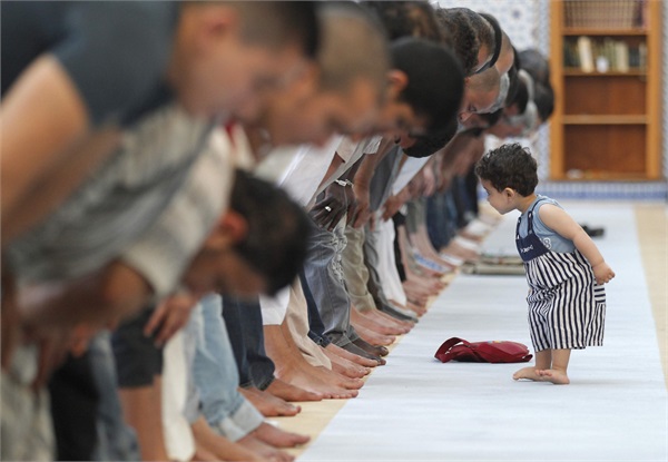 Children and congregational prayer in mosque