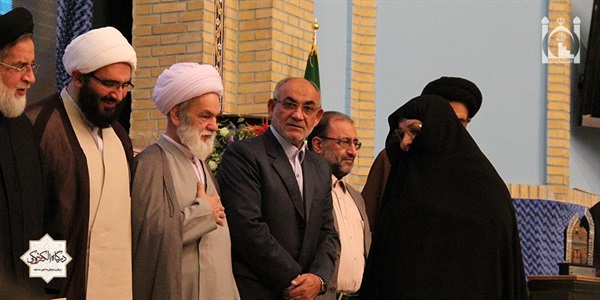 تجلیل از ائمه جماعات شهید در همایش ستارگان جاوید 20