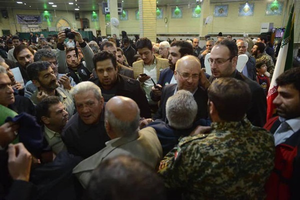 قالیباف در مسجد جامع اصفهانک