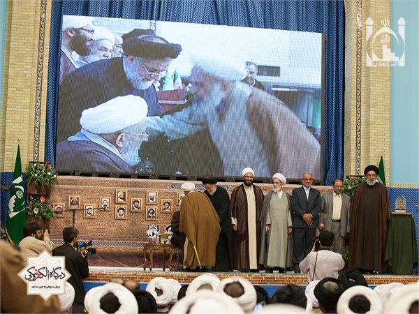 تجلیل از ائمه جماعات شهید در همایش ستارگان جاوید 38