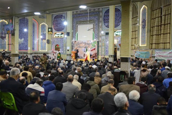 قالیباف در مسجد جامع اصفهانک