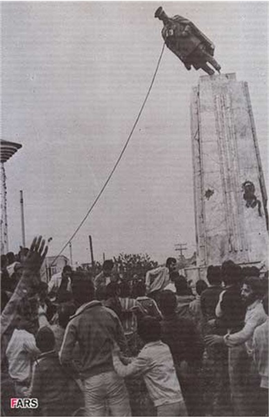 تصاویر پیروزی انقلاب 8