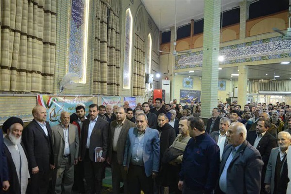 قالیباف در مسجد جامع اصفهانک