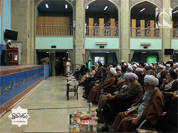 تجلیل از ائمه جماعات شهید در همایش ستارگان جاوید 42