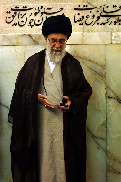 رهبری در حرم امام رضا 9