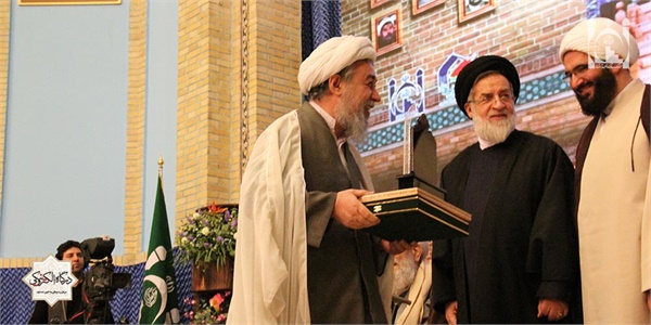 تجلیل از ائمه جماعات شهید در همایش ستارگان جاوید 26