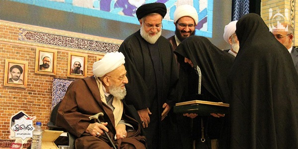 تجلیل از ائمه جماعات شهید در همایش ستارگان جاوید 17