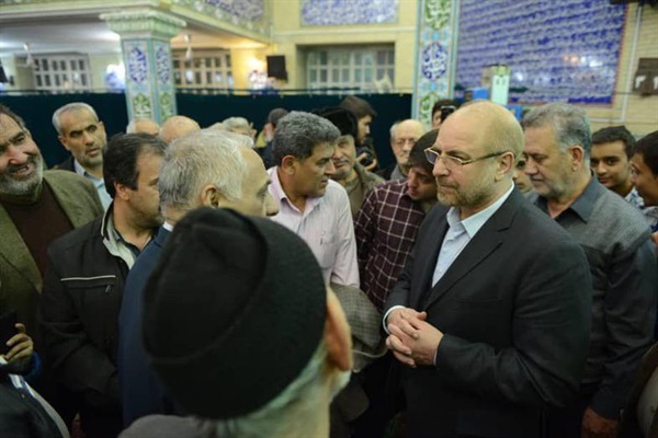 قالیباف در مسجد جامع اصفهانک