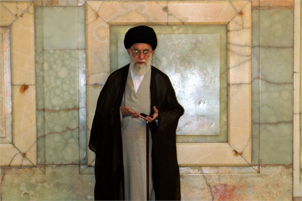 رهبری در حرم امام رضا 10