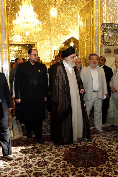 رهبری در حرم امام رضا 2