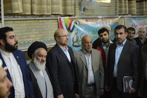 قالیباف در مسجد جامع اصفهانک