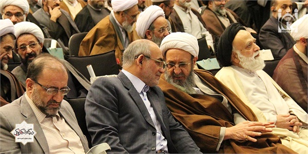 تجلیل از ائمه جماعات شهید در همایش ستارگان جاوید 46