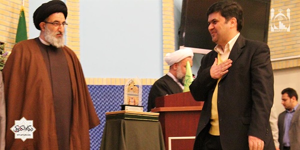 تجلیل از ائمه جماعات شهید در همایش ستارگان جاوید 15