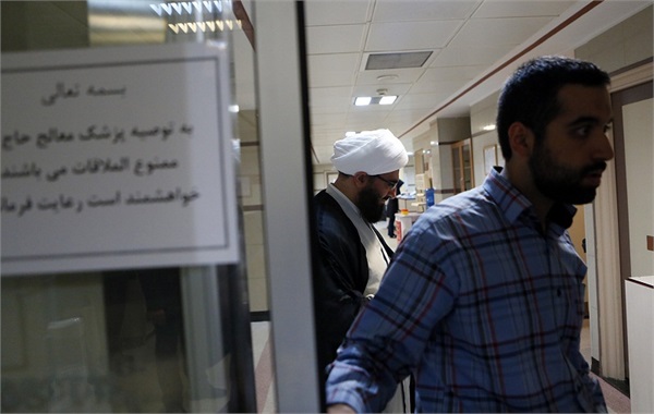 عیادت رییس مرکز از آیت الله مهدوی کنی  3