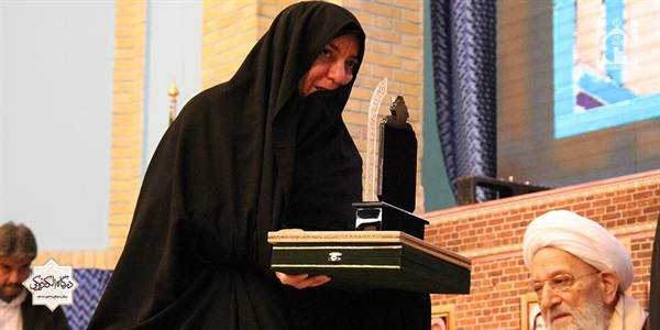 تجلیل از ائمه جماعات شهید در همایش ستارگان جاوید 24