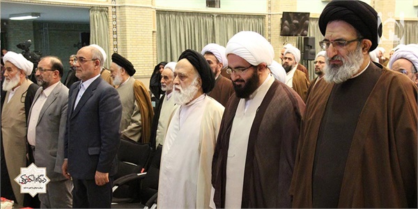 تجلیل از ائمه جماعات شهید در همایش ستارگان جاوید 33