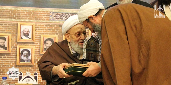 تجلیل از ائمه جماعات شهید در همایش ستارگان جاوید 14