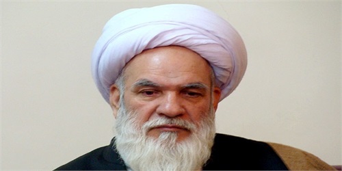 امام‌جماعت مسجد تراز اسلام، برای مردم وقت می‌گذارد