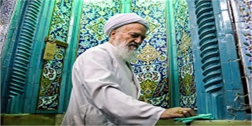 آغاز آئین غبارروبی مساجد با حضور آیت الله موحدی کرمانی/ گزارش تصویری