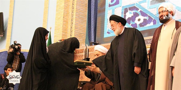 تجلیل از ائمه جماعات شهید در همایش ستارگان جاوید 23