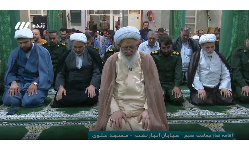 اقامه نماز صبح از سلسله نشست های قرارگاه بی قراری