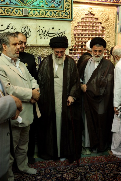 رهبری در حرم امام رضا 6