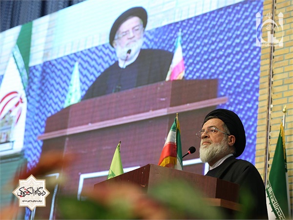 تجلیل از ائمه جماعات شهید در همایش ستارگان جاوید 31