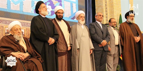 تجلیل از ائمه جماعات شهید در همایش ستارگان جاوید 13