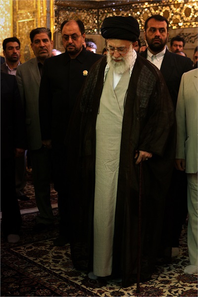 رهبری در حرم امام رضا 3