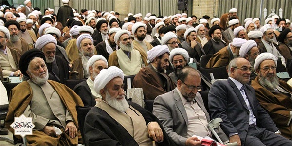 تجلیل از ائمه جماعات شهید در همایش ستارگان جاوید 47